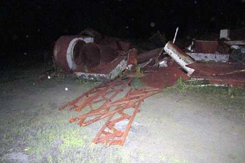 У Гребінці чоловік намагався викрасти металеві частини від конструкції даху ангару