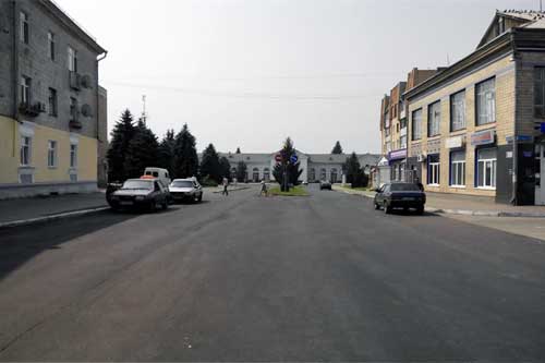 У Лубнах оновили дорожнє покриття на Привокзальній площі