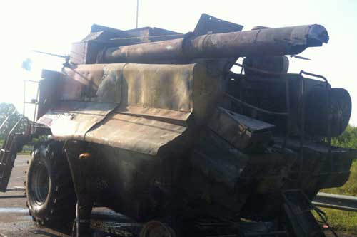 На Полтавщині під час руху загорівся комбай 