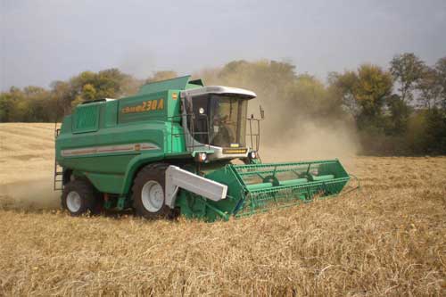 Гребінківщина завершує збирання врожаю ранніх зернових