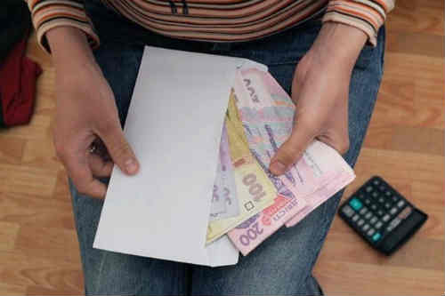 У Гребінці пройшов флешмоб проти зарплати “в конвертах”