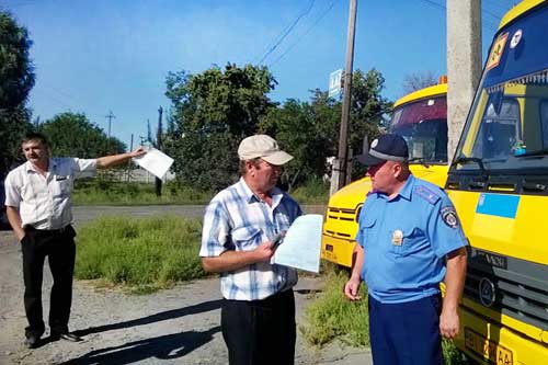 На Гребінківщині поліцейські перевіряють готовність шкільних автобусів до початку навчального року