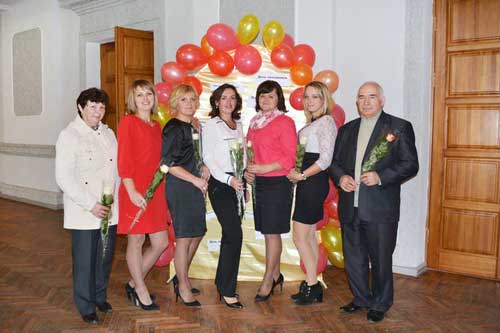 До Дня вчителя в Гребінці освітянам вручили грамоти й «Золоті Грації»