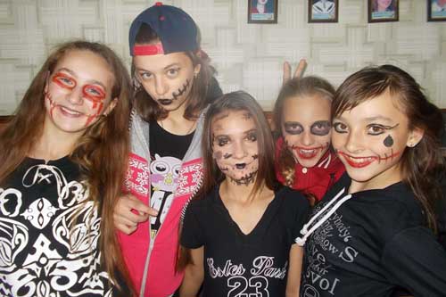 Хелловін на Гребінківщині: на свято у Короваївську школу прийшли упириці та зомбі