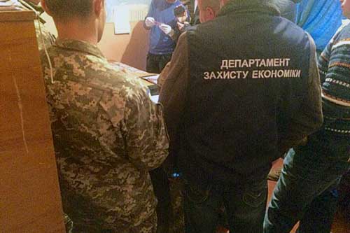 На Полтавщині військового затримано з хабарем у 10 тисяч гривень