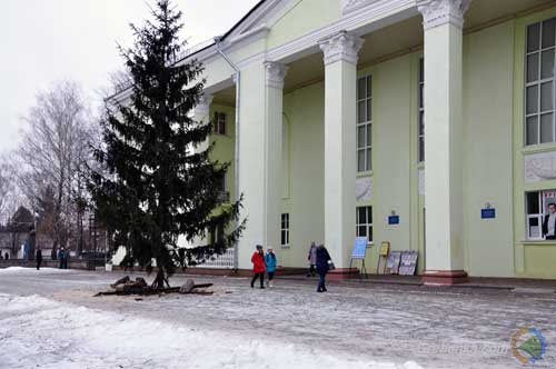 Гребінківську новорічну ялинку відкриють у День Святого Миколая