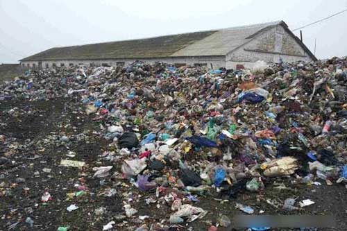 На Гребінківщині виявлено вантажівки із Львівською реєстрацією із побутовим сміттям