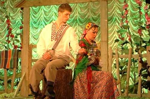 Безкоштовну виставу в Гребінці театр ім.Гоголя влаштував до дня народження українського поета