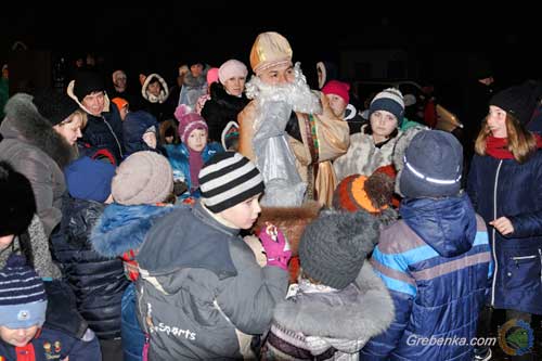 У Гребінці відкрили центральну міську ялинку