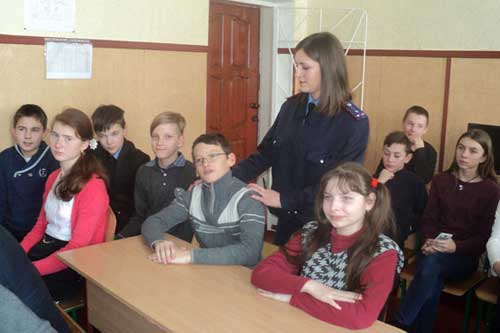 На Гребінківщині працівники поліції проводять профілактичні заходи в навчальних закладах