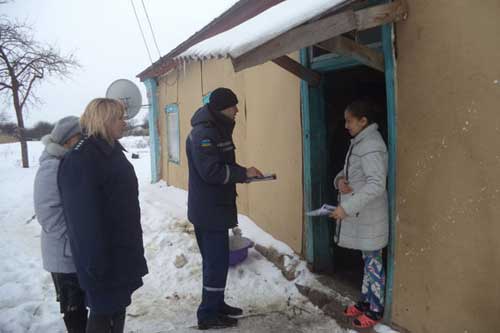 Пирятинські поліцейські та рятувальники провлеи роз'яснювальну роботу серед населення