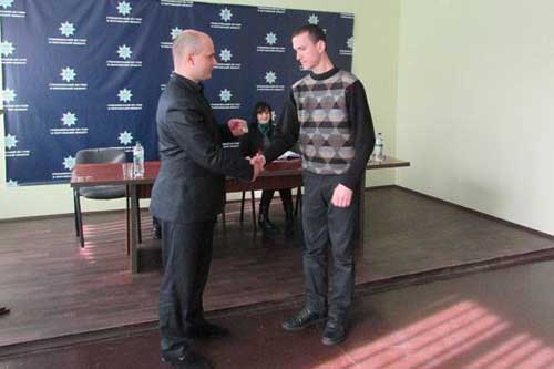 Нагрудні знаки «Ветеран війни - учасник бойових дій» вручено шістьом поліцейським Гребінківщини