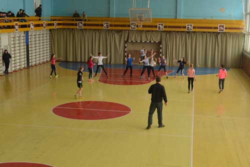 Першість Гребінки з гандболу вибороли школярі з гімназії та № 4 