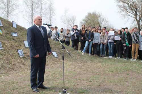 На Полтавщині відбувся мітинг-реквієм до 75-річчя з дня масового розстрілу нацистами євреїв 