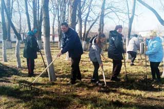 Тарасівська школа: Продовжується двомісячник з благоустрою