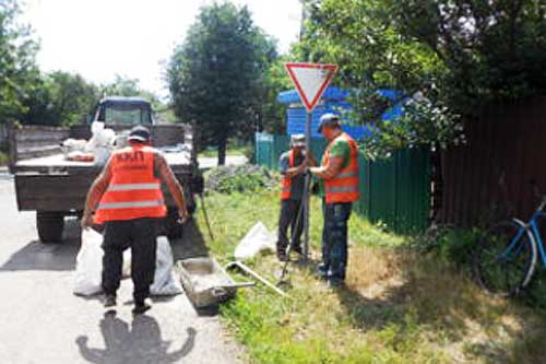 У Гребінці встановили шість дорожніх знаків “Дати дорогу” 