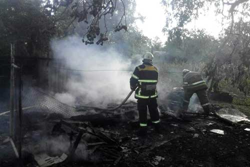 В Лубнах горіла приватна господарча будівля