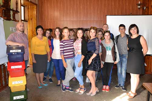 У навчальному закладі Лубен встановили контейнери для роздільного збору сміття 