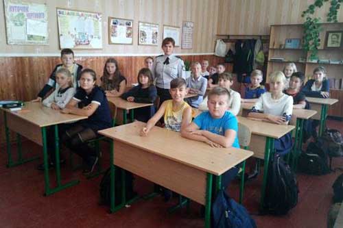 Поліцейські завітали до семикласників Гребінківської гімназії 