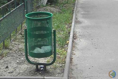 На вулицях Гребінки з'явились нові сміттєві урни