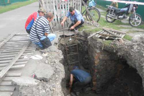У Гребінці, на вулиці Свободи прорвало водогін