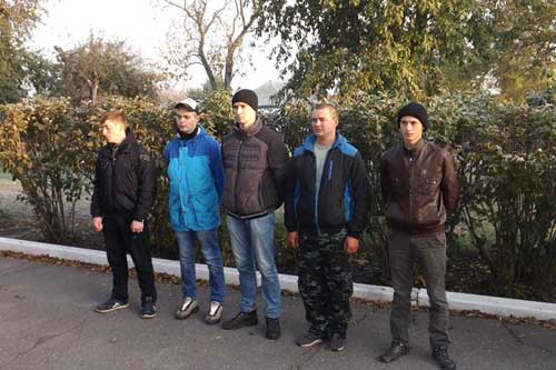 У Пирятині урочисто провели до ЗСУ 5 призовників