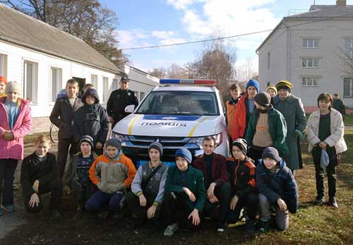 Поліцейські Гребінківського ввідділу поліції завітали до вихованців школи-інтернат
