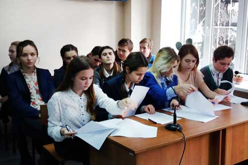 Судді Гребінківського районного суду виносять справедливі рішення. Перевірено дітьми!