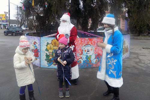 Новорічні розваги біля головної ялинки Пирятина