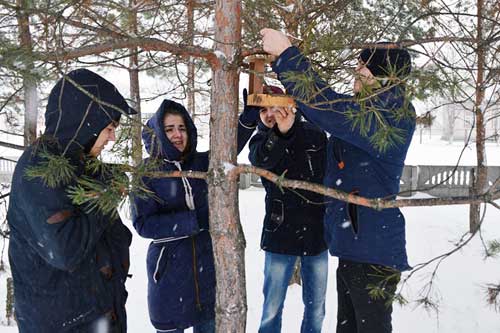 На Гребінківщині діти долучились до опіки за птахами в зимовий період 