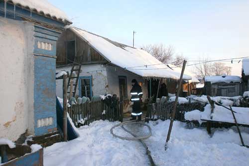 На Гребінківщині горіла господарська будівля з худобою 