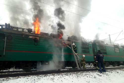 На Полтавщині загорівся вантажний електровоз
