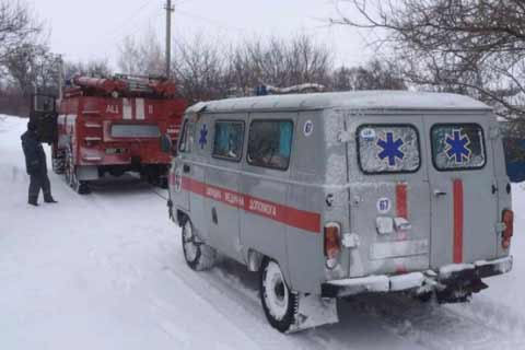 На Полтавщині через замети жінці довелось народжувати вдома з телефонними консультаціями медиків