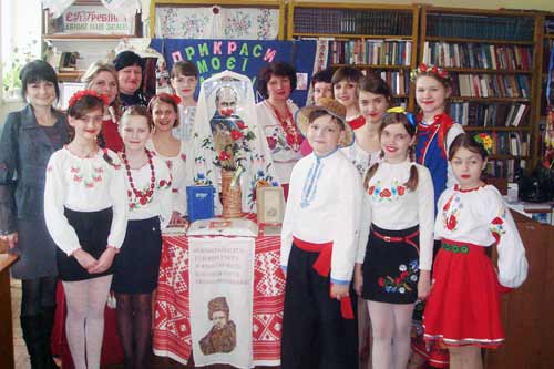 У Гребінківській бібліотеці відбувся літературно-музичний вечір «Хай вічно сяє Шевченкова весна!»