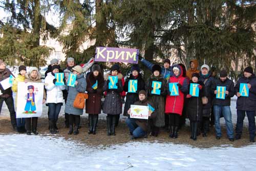 Гребінківщина підтримала всеукраїнський флеш-моб під назвою «Не визнаємо вибори в Криму!»