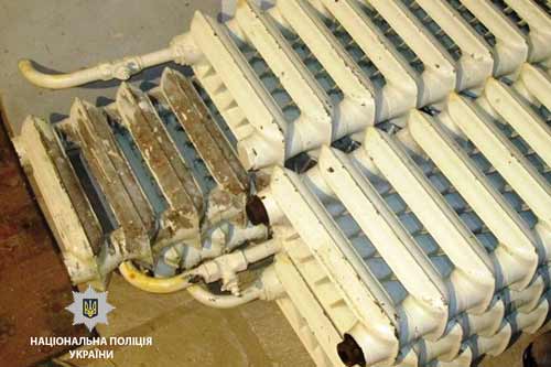 На Миргородщині 16-річний юнак викрав з приміщення сільської школи чавунні батареї