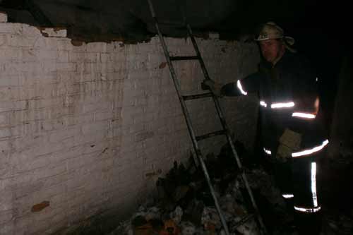 На Гребінківщині вогнеборці ліквідували пожежу на території приватного домоволодіння