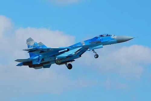 На Полтавщині льотчики-винищувачі відпрацьовували фігури складного пілотажу