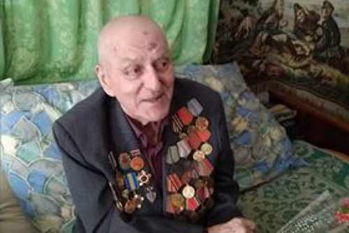 Представники Гребінківської міської влади відвідали ветеранів Другої світової війни