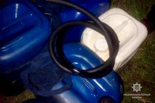 Двоє полтавців вкрали з припаркованої вантажівки 240 літрів дизельного палива