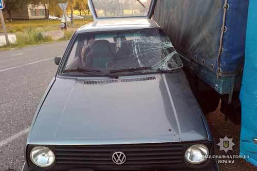 На трасі в Полтавській області Volkswagen Golf зіткнувся з малотоннажним автомобілем «JAC», у ДТП двоє громадян