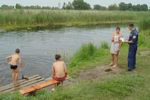 Рятувальники Пирятинського району закликають громадян дотримуватися правил поведінки під час відпочинку біля водойм