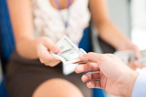 На Полтавщині молода дівчина потрапила на "гачок" любовного афериста