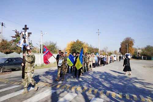На Полтавщині попрощалися з військовослужбовцем, який загинув від кулі ворожого снайпера