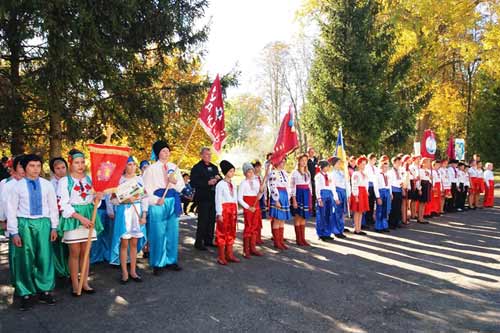 На Гребінківщині відбулися ХІІ районні спортивно-розважальні юнацькі ігри "Козацькі забави"