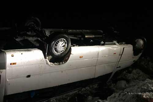 На Полтавщині маршрутка з'їхала в кювет і перекинулася: травмована одна особа 