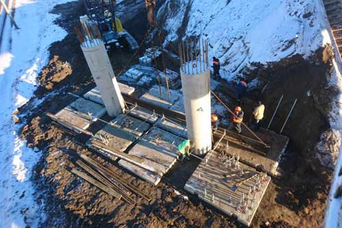 На Полтавщині триває будівництво шляхопроводу через залізницю на автодорозі М-03 Київ - Харків 