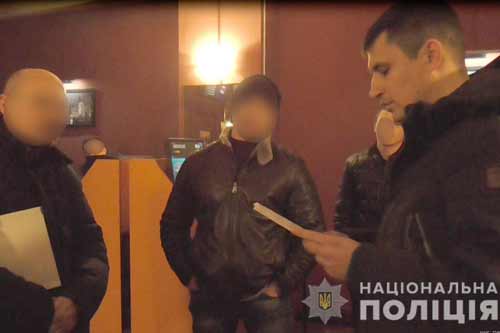 На Полтавщині 31-річний чоловік в присутності людей затіяв жорстоку привселюдну бійку