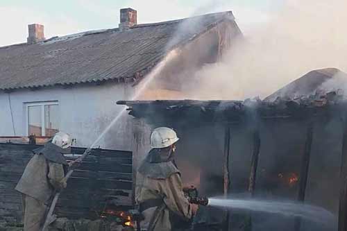 На Гребінківщині рятувальники ліквідували пожежу в будинку