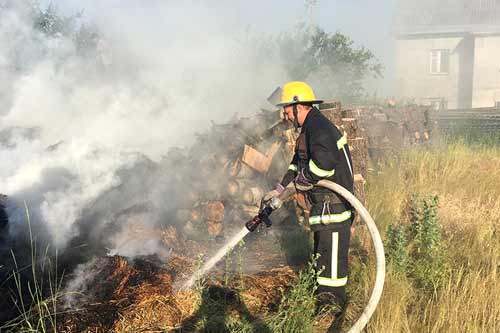У Гребінці горіла суха рослинність